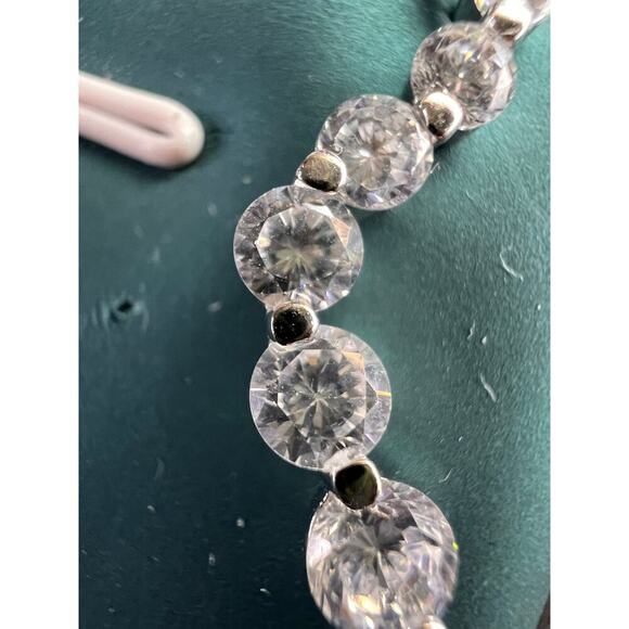 Curvy CZ earrings in 925 sterling silver - Picture 2 of 7